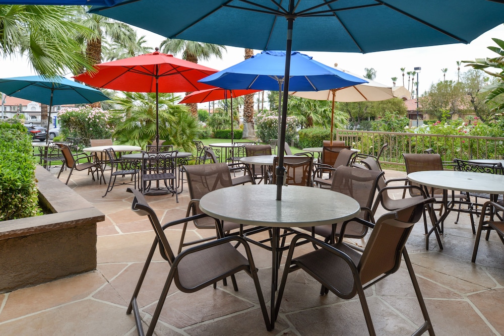 Holiday Inn Express Palm Desert 57/78