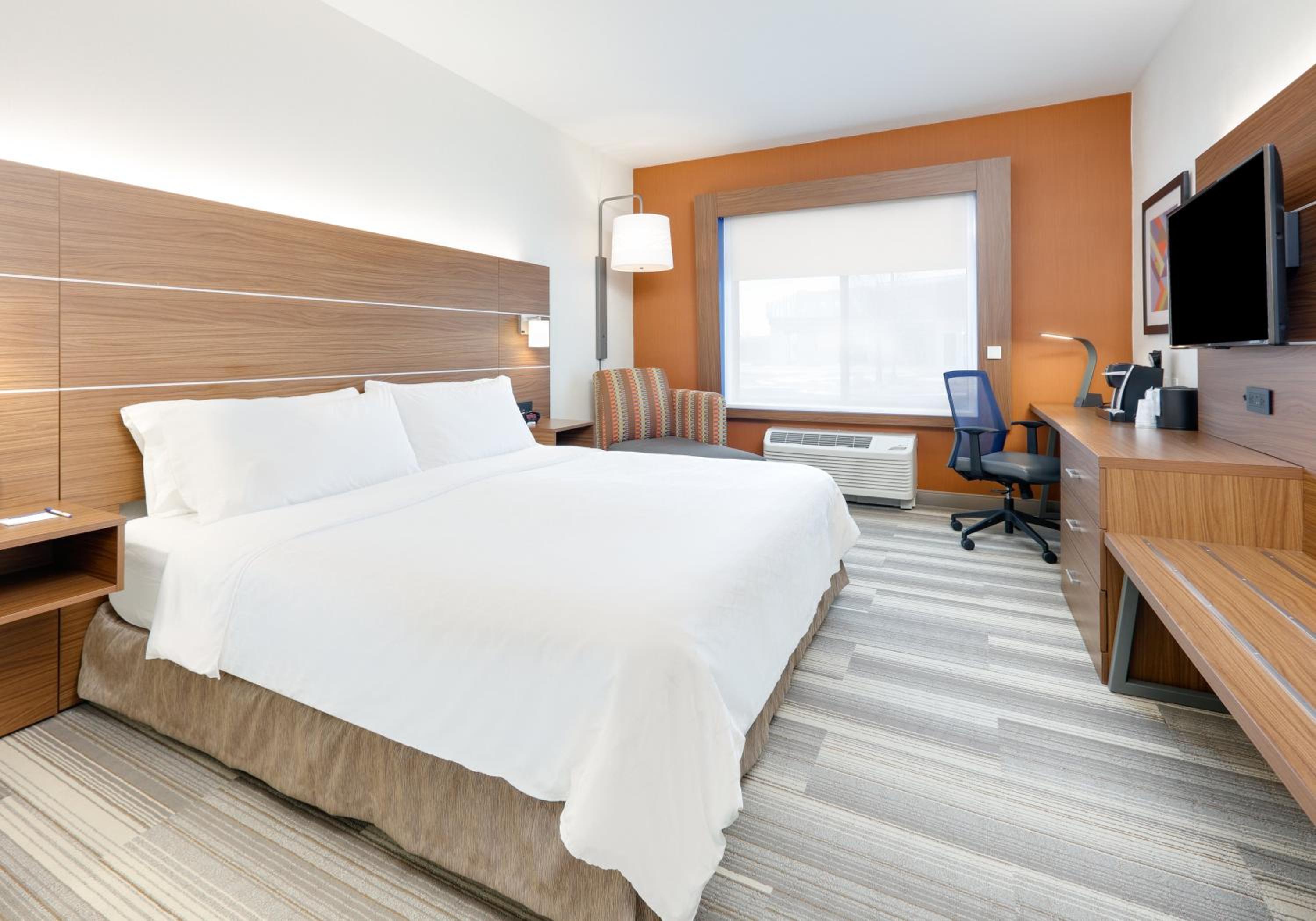 Deluxe, Suite, Accessible