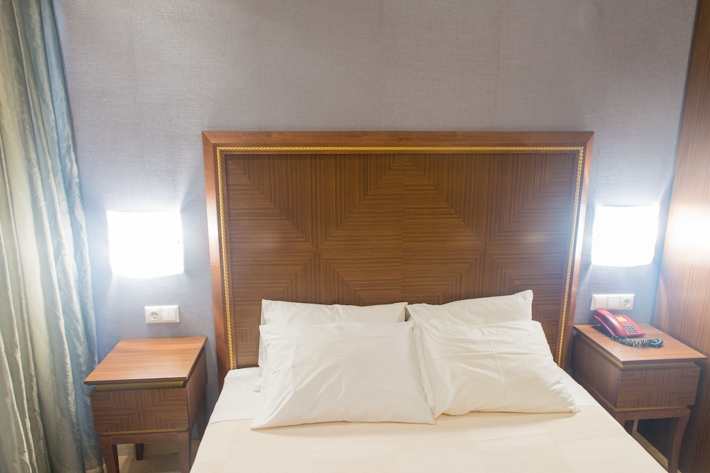 Mediterranean Resort Hotel 13/60