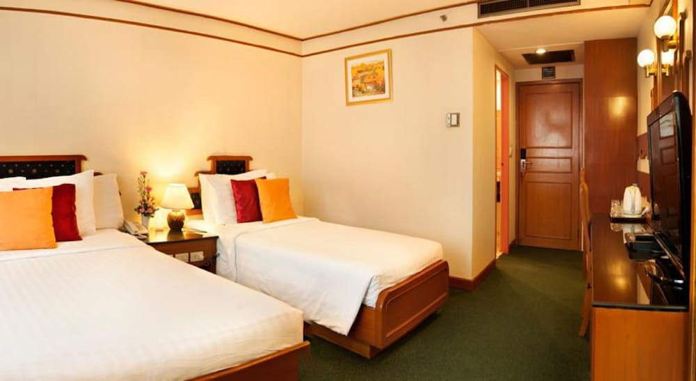 Grace Hotel 13/77