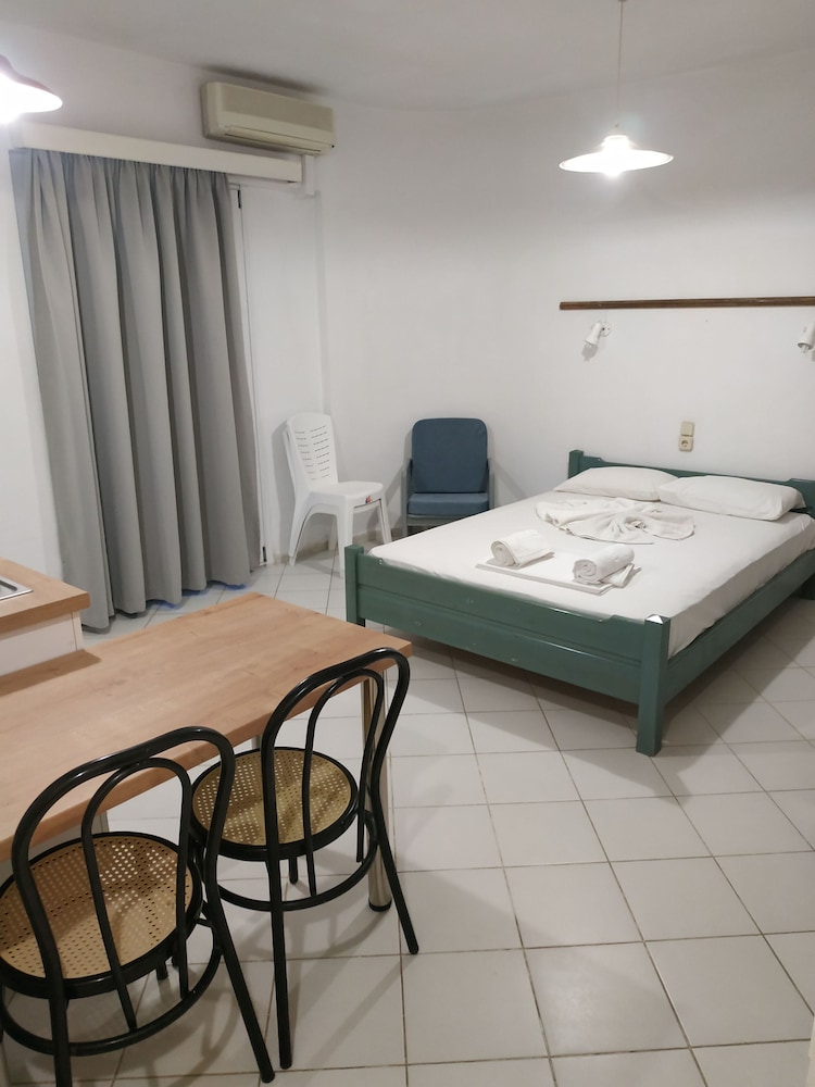 Renia Hotel 27/60