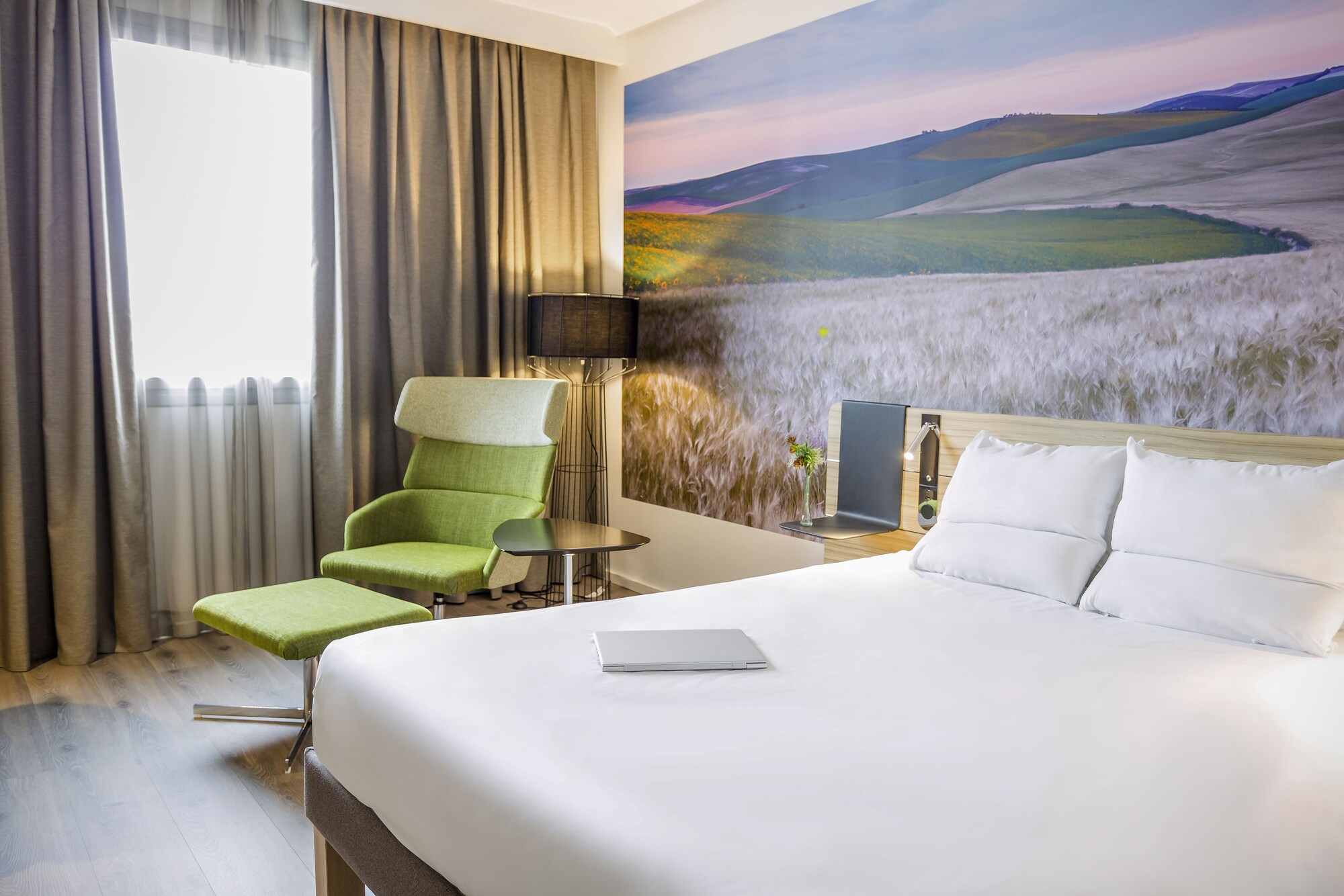 DELUXE, DOUBLE BED