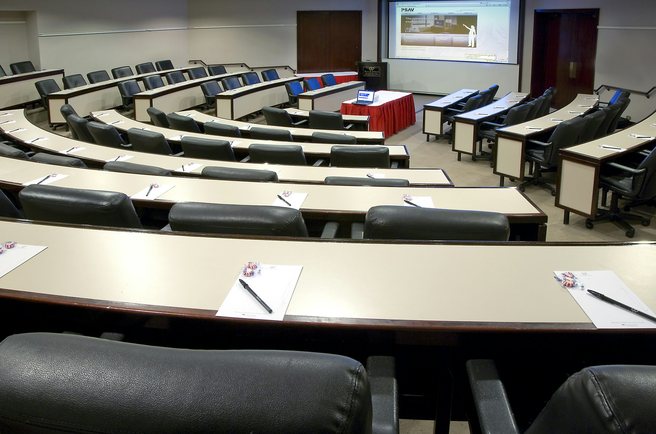 DoubleTree Suites by Hilton Hotel & Conference Center Chicago-Downers Grove 50/60