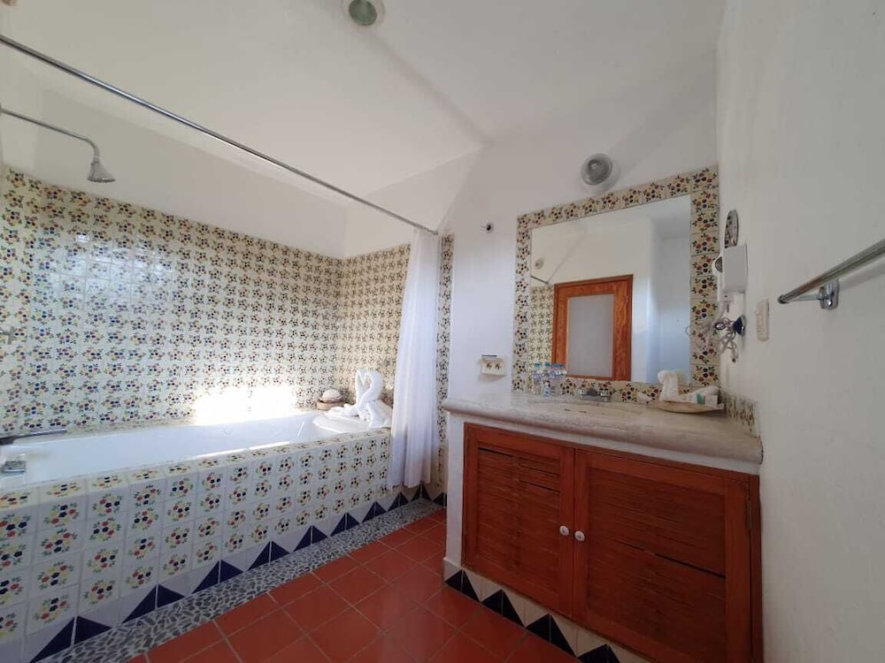 Hotel Real del Valle 50/50
