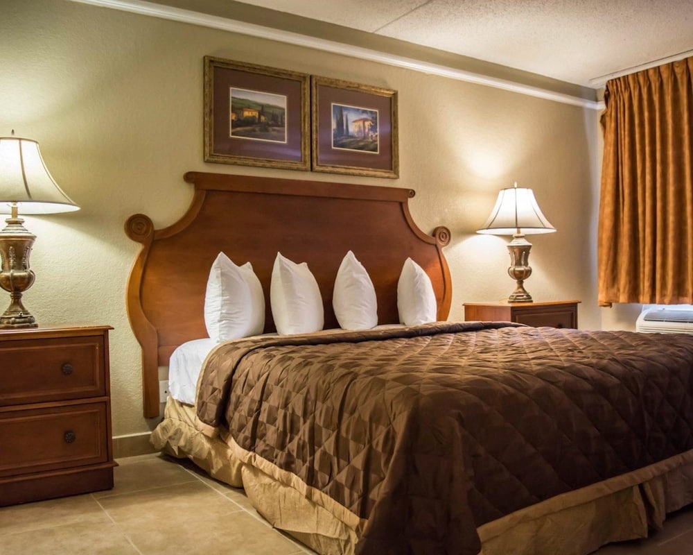 Rodeway Inn Near Ybor City - Casino 26/52