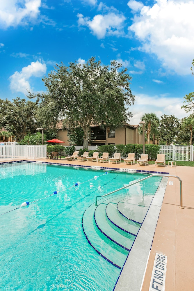 Alhambra Villas 7/29