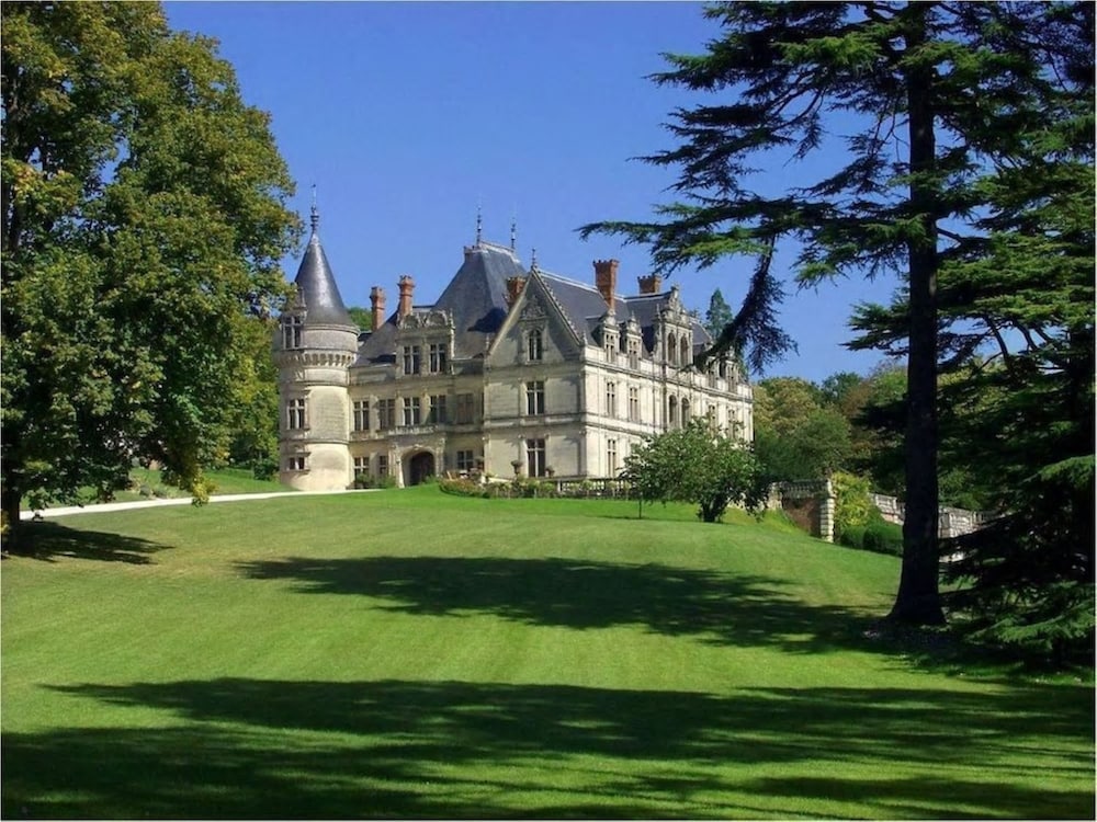 CHATEAU DE LA BOURDAISIERE 48/55