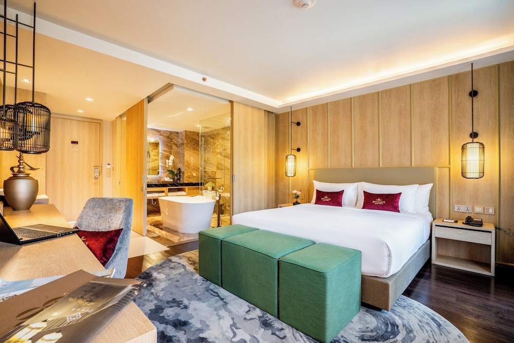 PREMIER CORNER ROOM