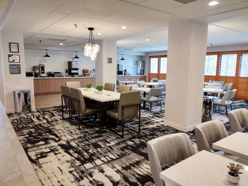 Best Western Plus Dalton Inn 26/38