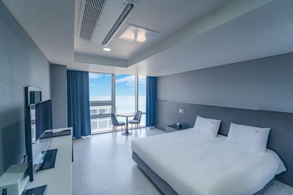 Suncloud Hotel 12/50