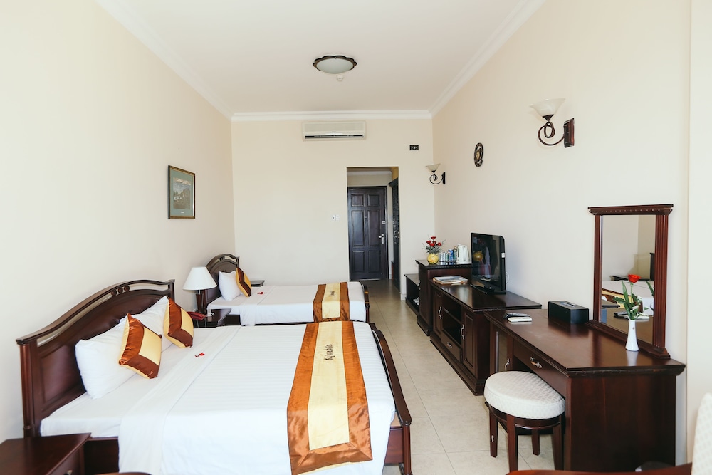 Beachfront Hotel 17/57