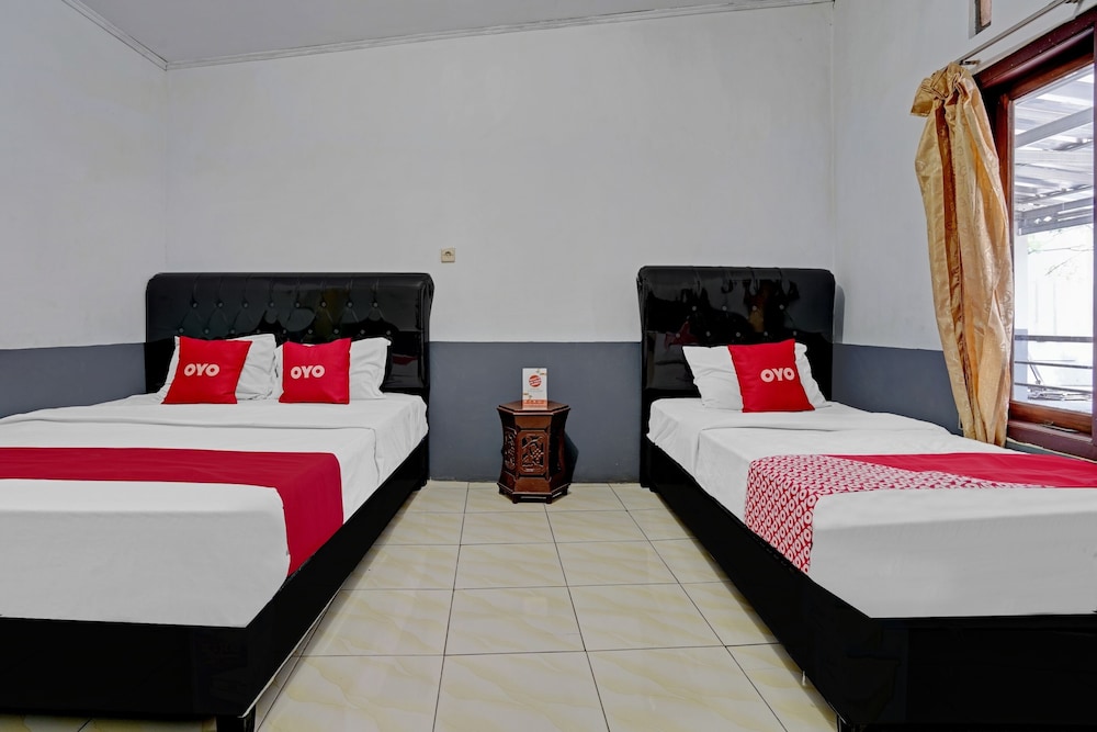 OYO 90405 Penginapan Sasti Kuningan 8/15