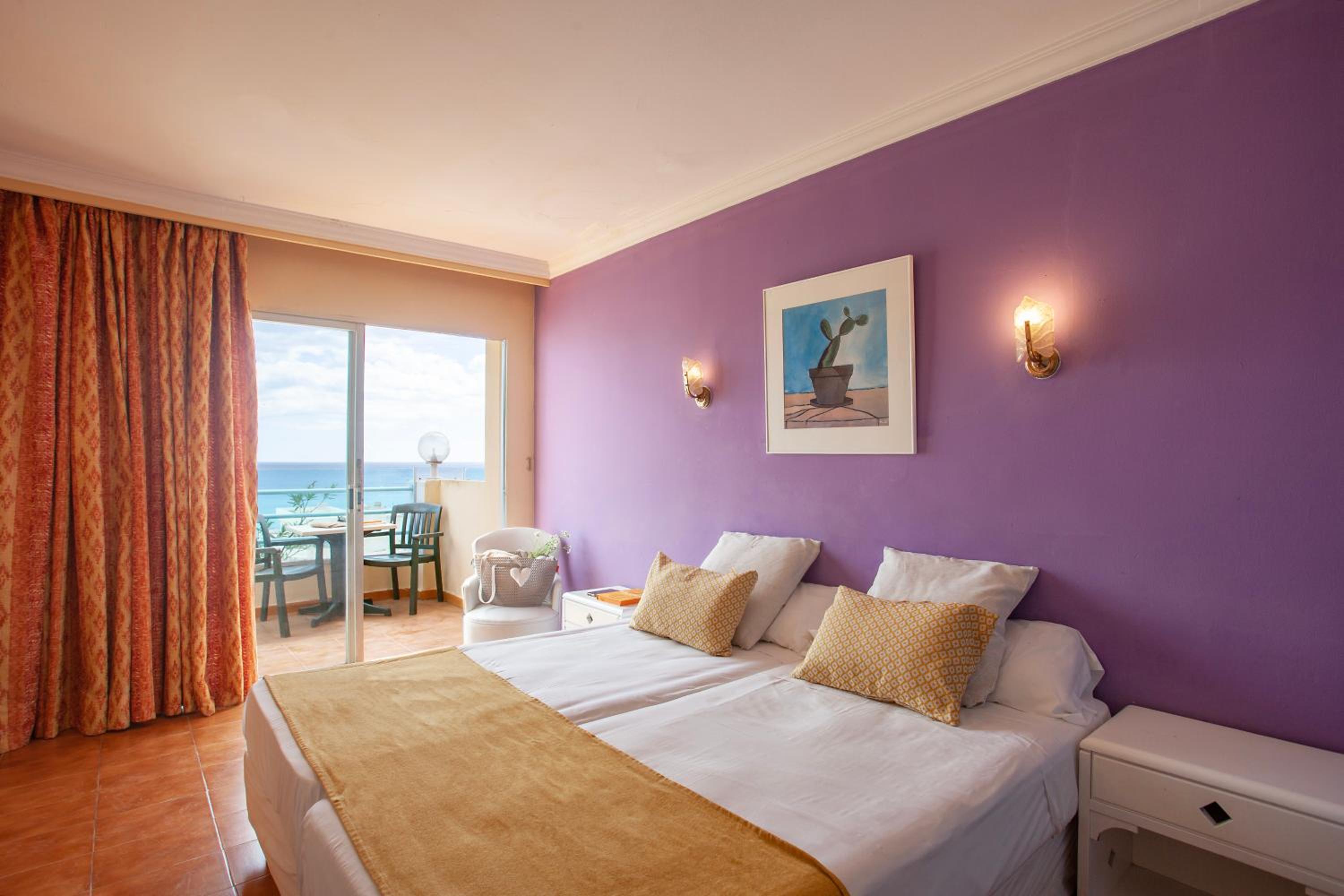 غرفة بسريرين منفصلين بشرفة، BJ Playa Blanca 5/8