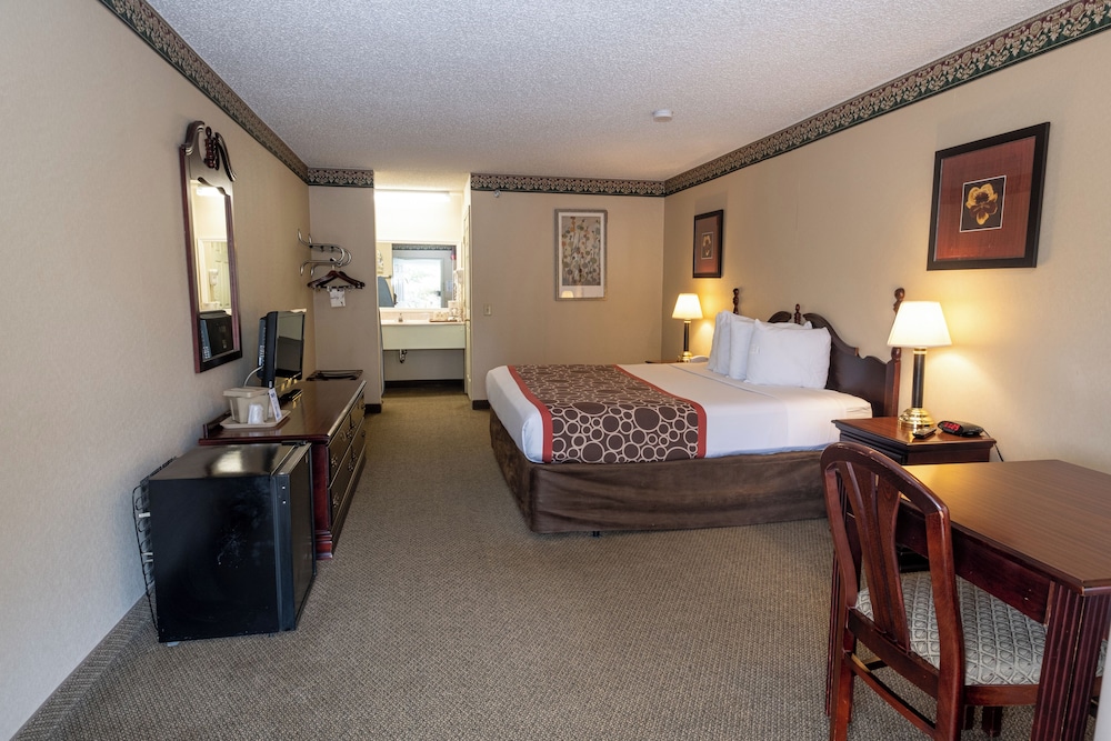 Hilltop Inn & Suites - North Stonington 37/60