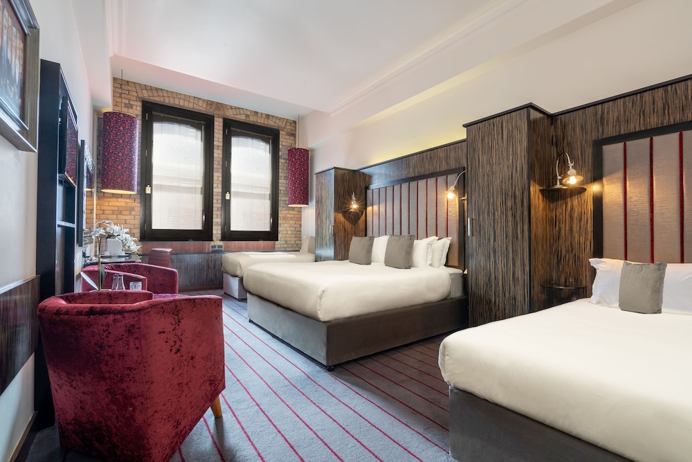 Executive, Triple, 1 King and 1 Single Beds