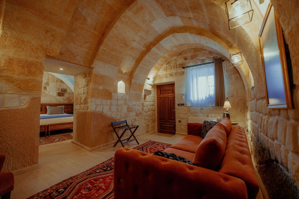 Misty Cave Hotel 32/50