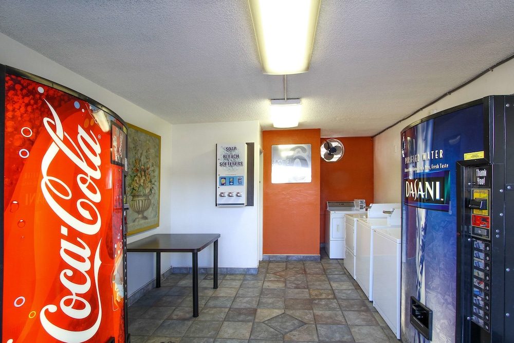 Motel6 San Diego, CA - Airport - Harbor 42/56