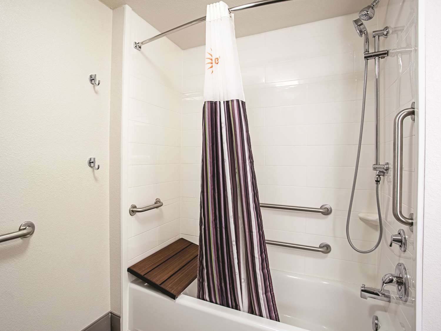 La Quinta Inn & Suites by Wyndham Baltimore N / White Marsh 45/46