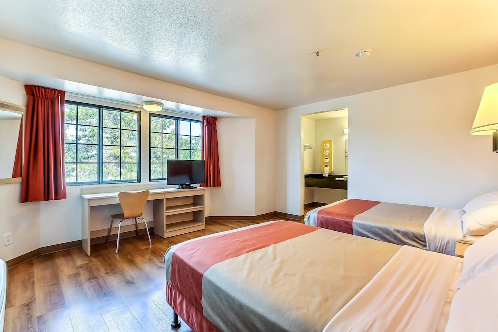Motel6 Pinole, CA 19/40