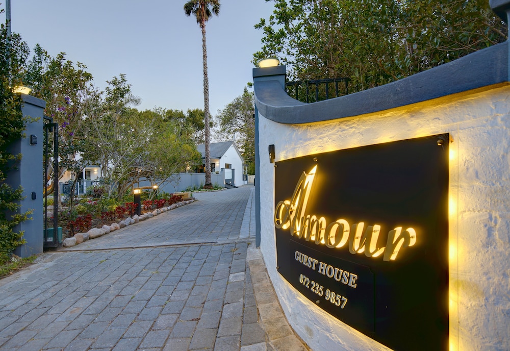 Amour Guest House 40/50
