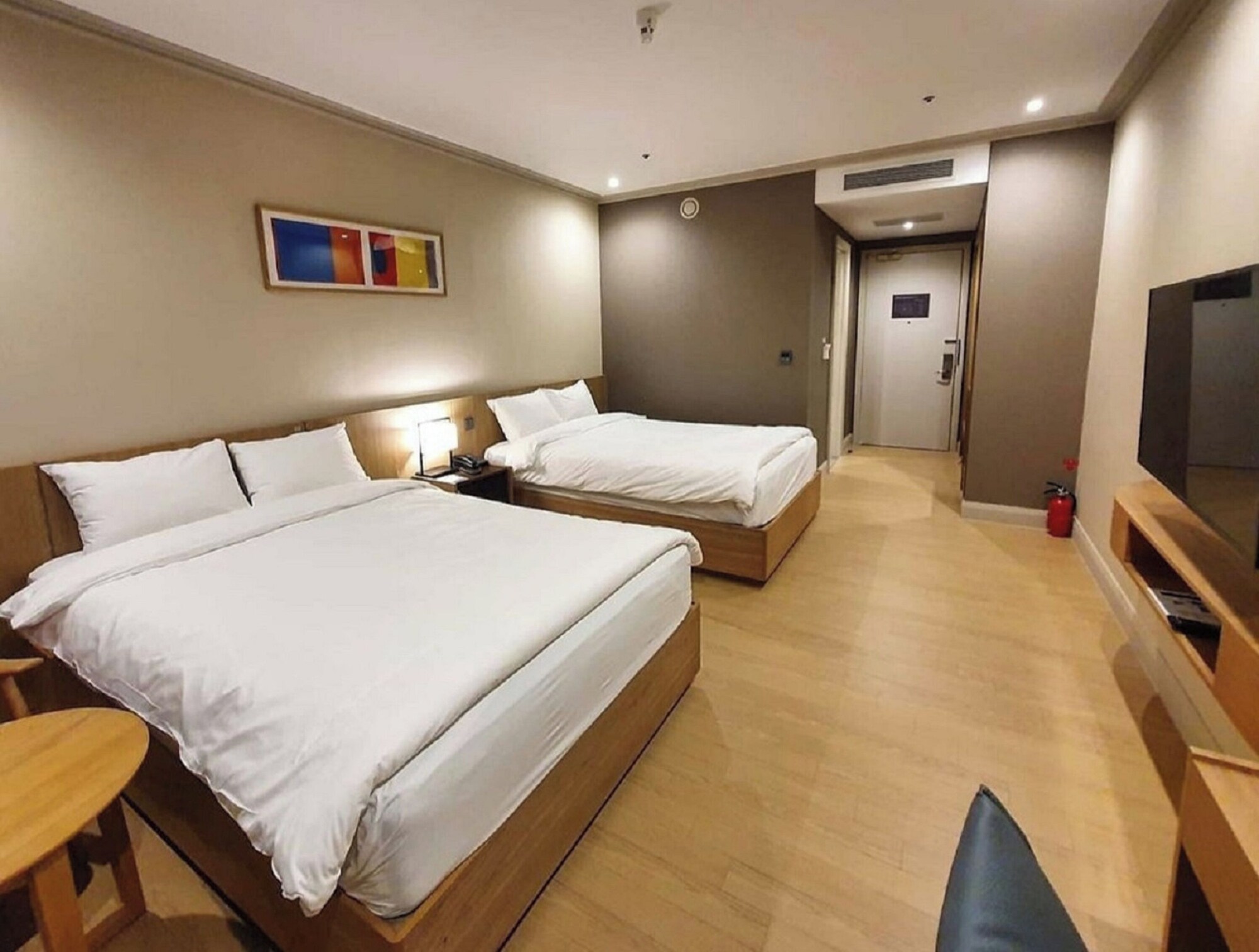 FAMILY, TWIN BEDS, CITY VIEW