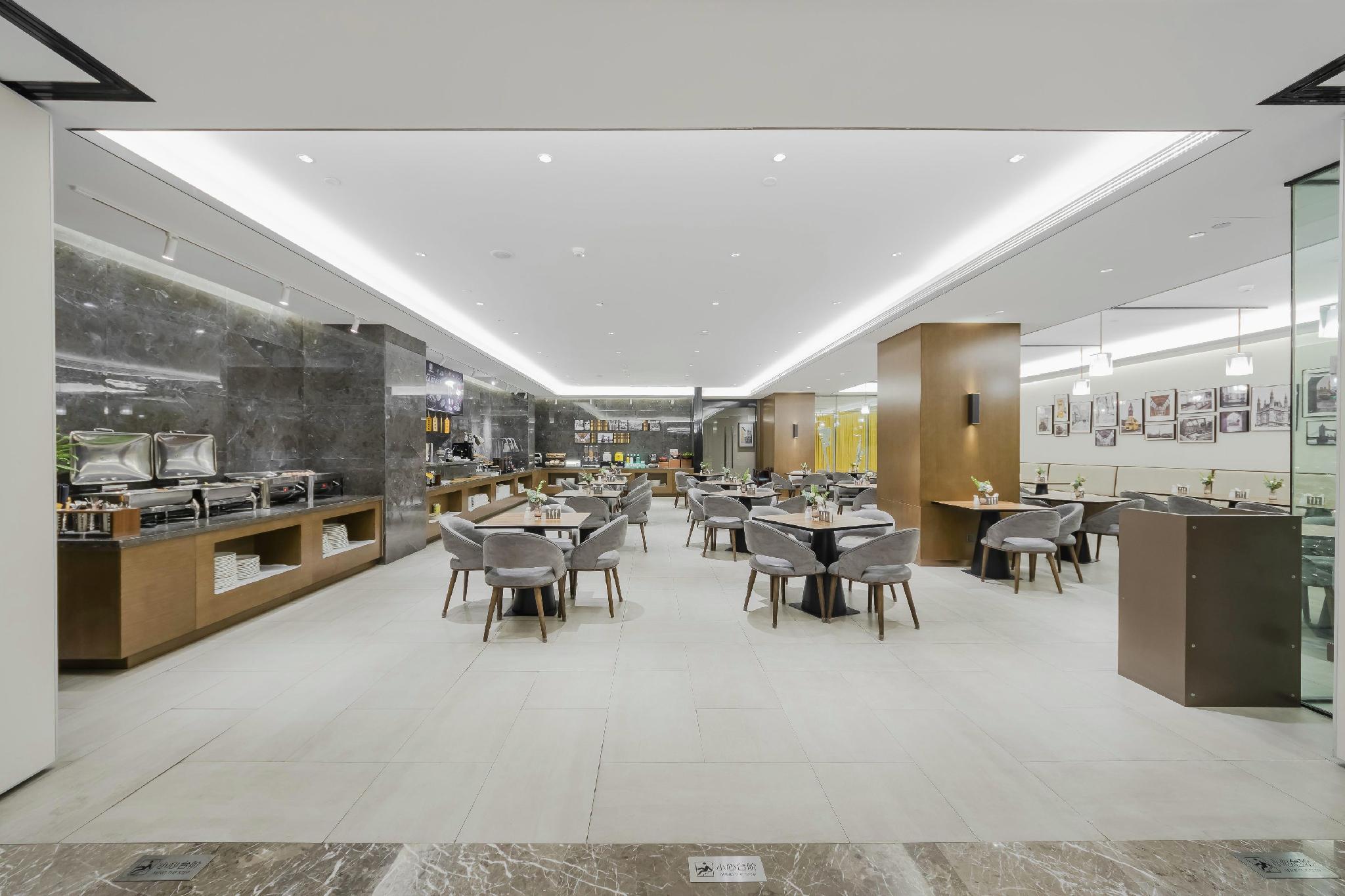 Home Inn Plus (Wuxi Zhongshan Road Shenglimen Metro Station) 49/57