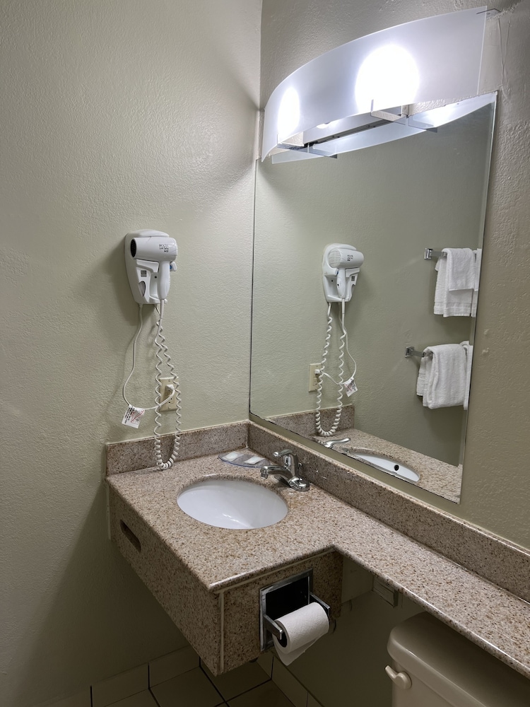 Executive Inn Schenectady 12/25