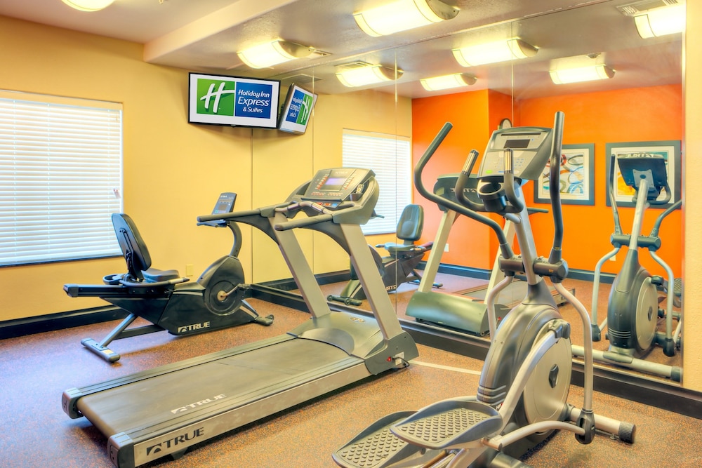 Holiday Inn Express And Suites Granbury 33/56