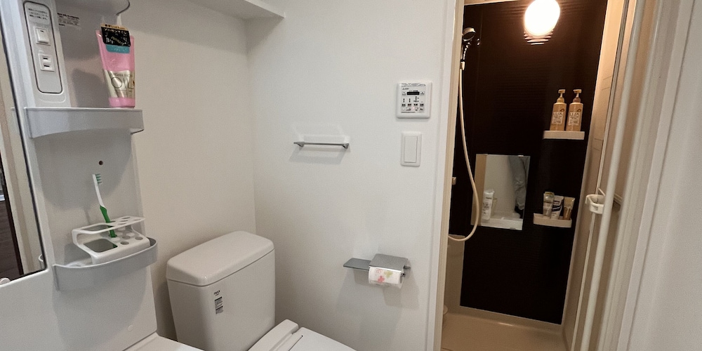 R Guest House - Hostel 49/50