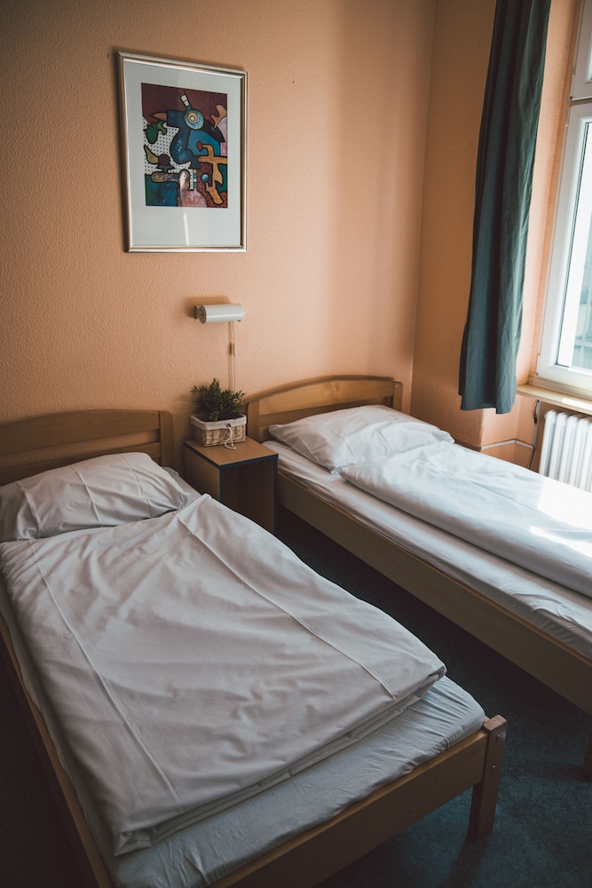 Happy Hotel Berlin 25/50