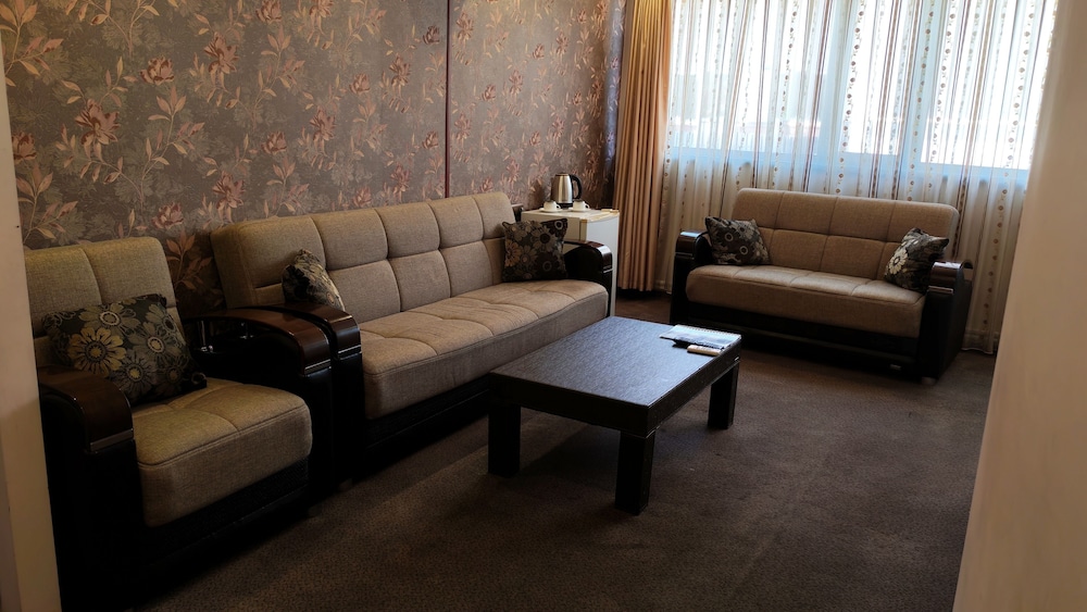 Areg Hotel 94/113