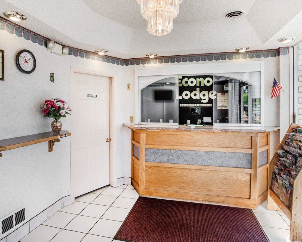 Econo Lodge Mc Donough 13/33