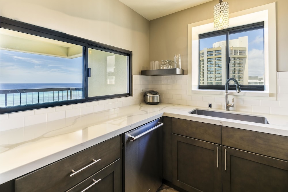 Aston Waikiki Beach Tower 11/59