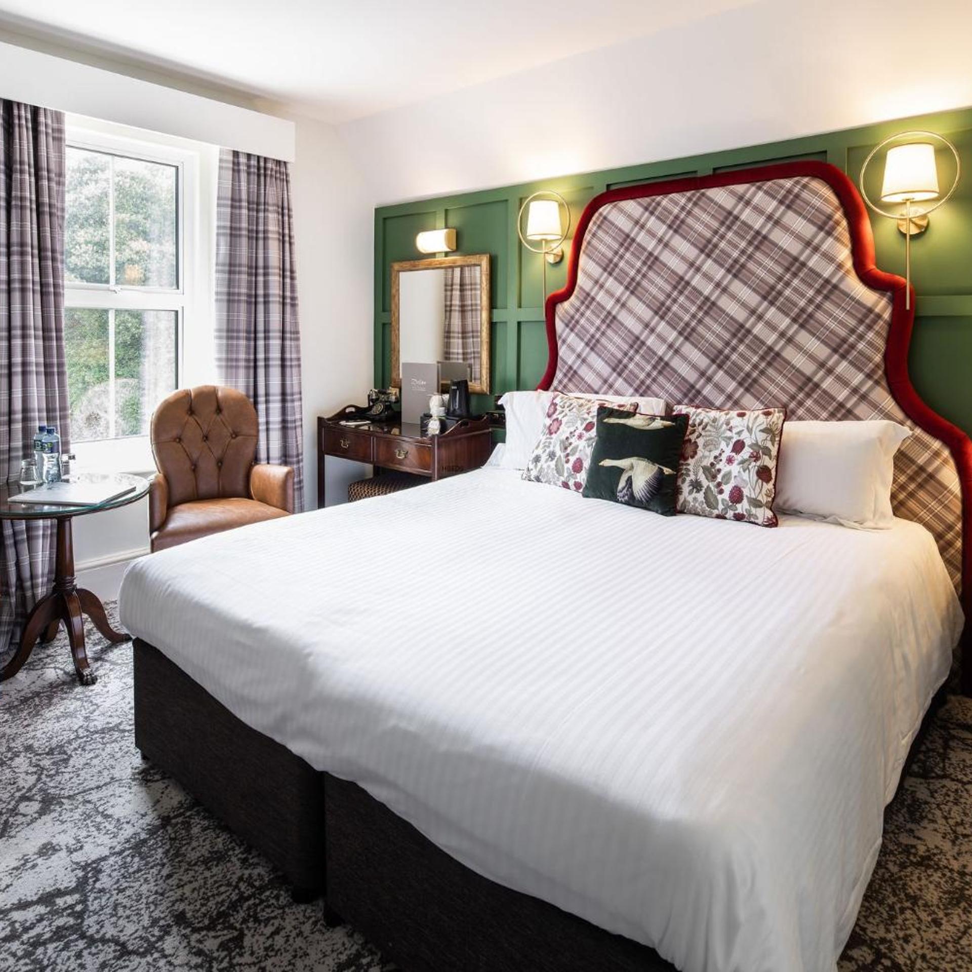 INLAND, DOUBLE OR TWIN BED