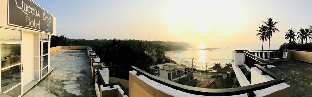 Queens Beach Hotel 43/50