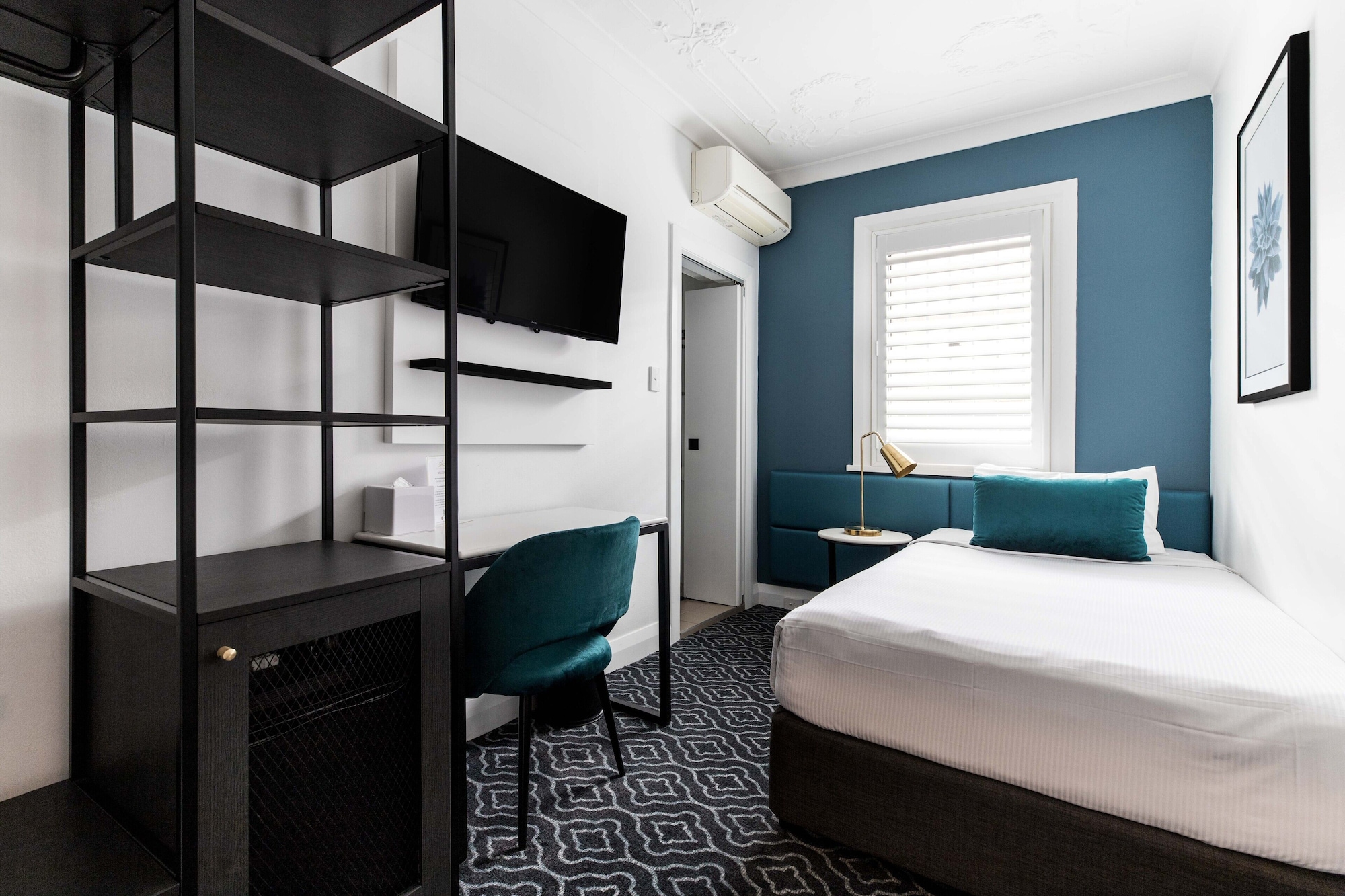 ROOM, SINGLE