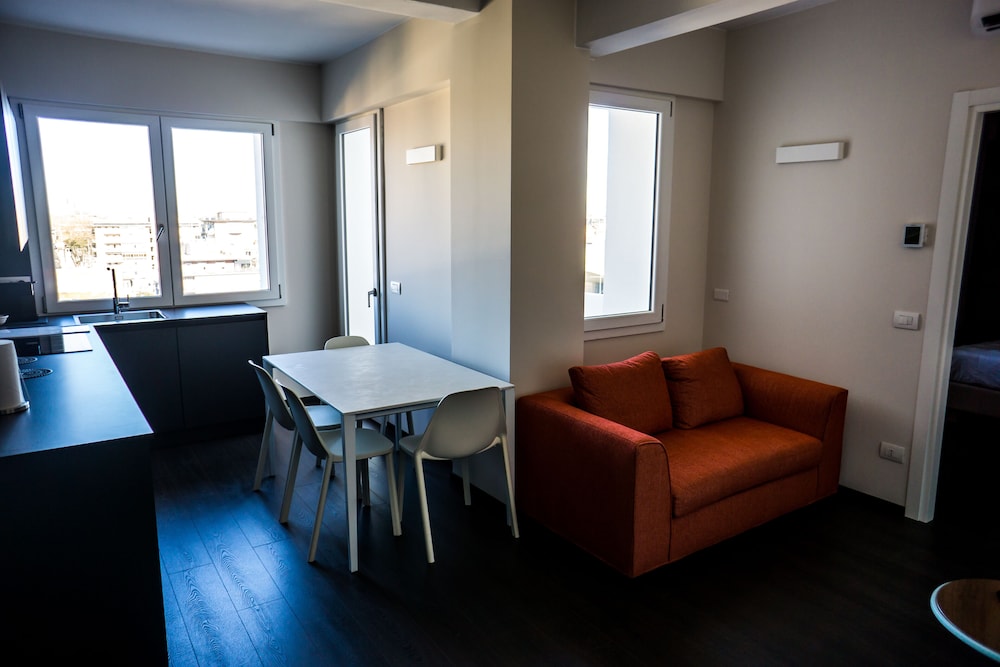 Venice Terminal Apartments and Suites 18/30