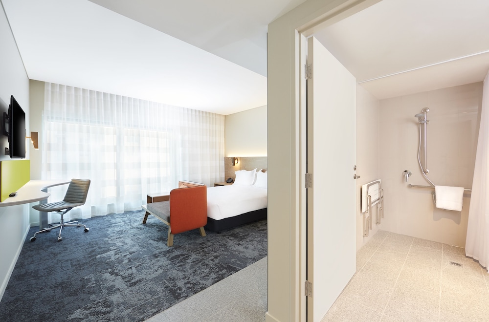 HOLIDAY INN EXPRESS ADELAIDE CITY CENTRE 18/63