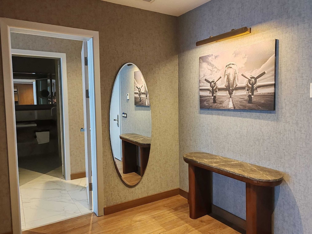 ISG Airport Hotel 9/63