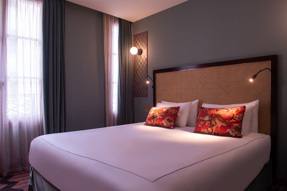 Mom Art Hotel 15/71
