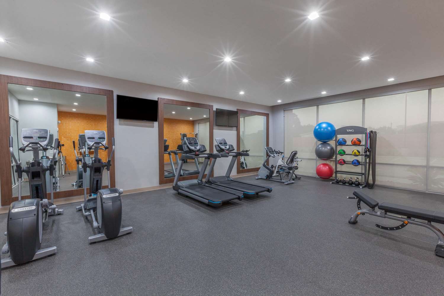 La Quinta Inn & Suites by Wyndham Houston East at Sheldon Rd 29/52