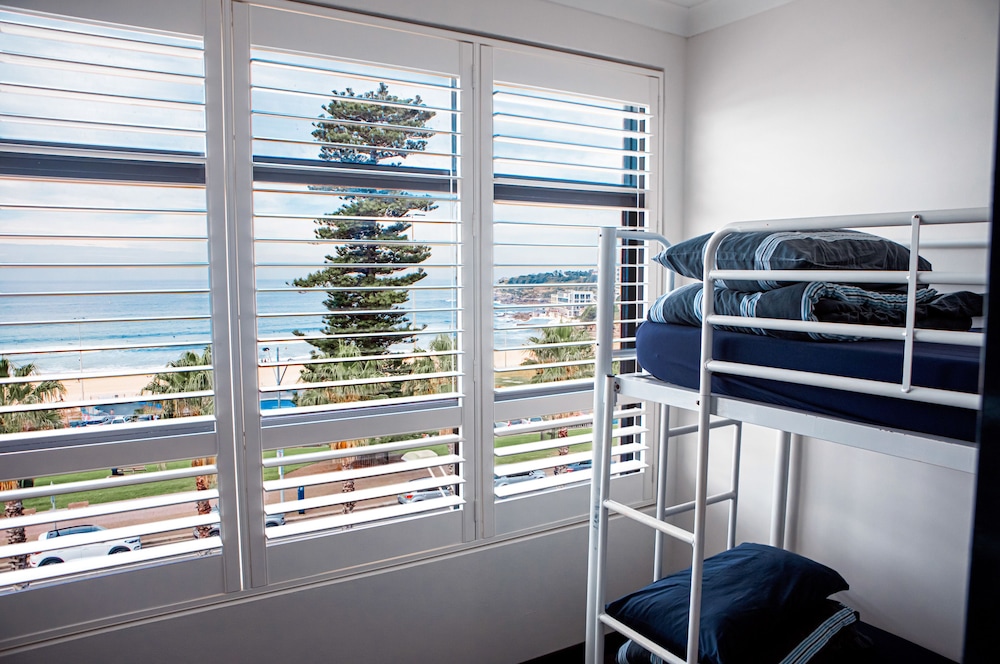 Wake Up Bondi Beach 36/50