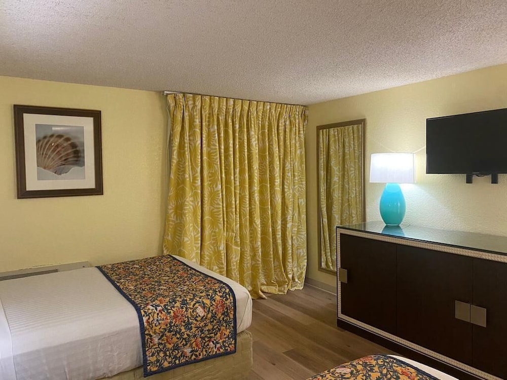 Lincoln Inn Express Hotel And Suites 10/28