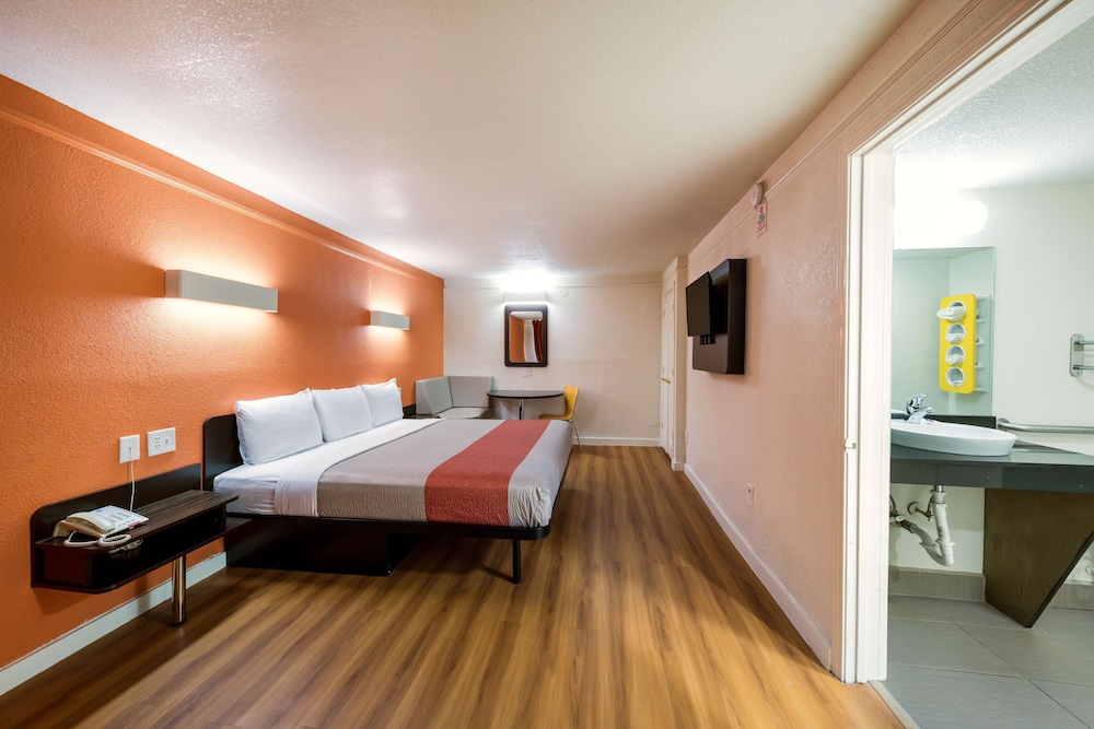 Motel6 Dallas, TX - Farmers Branch 12/47