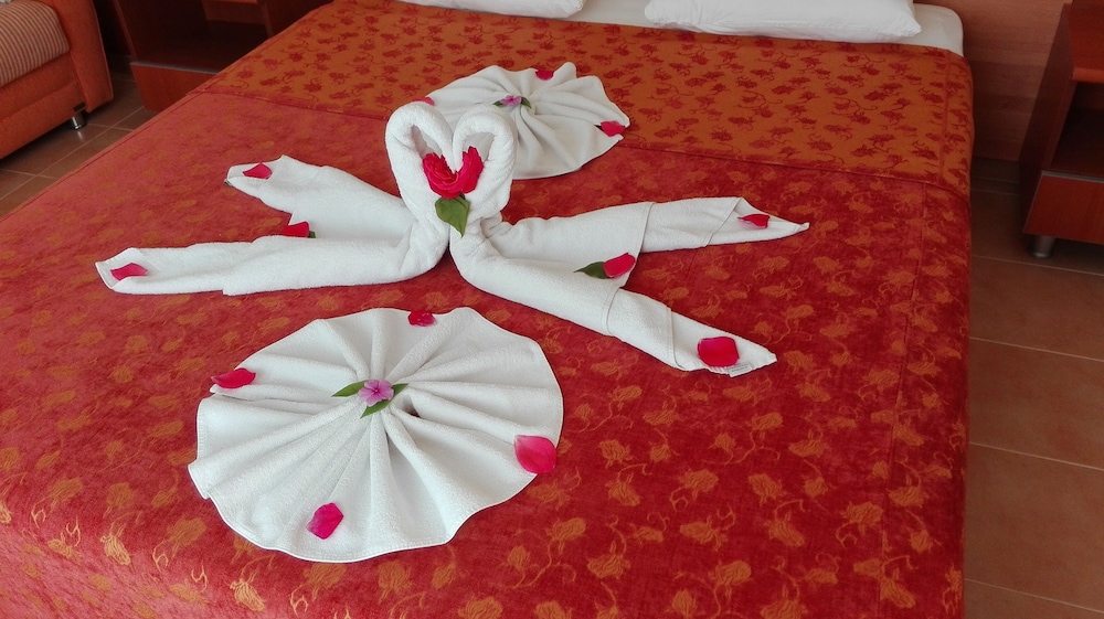 Mavruka Hotel 30/60