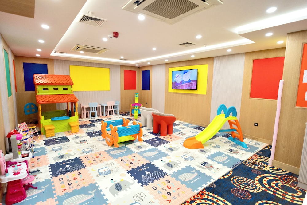Merit Starlit Hotel & Residence 88/96