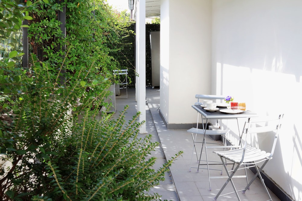Crispi Luxury Apartments - My Extra Home 11/30