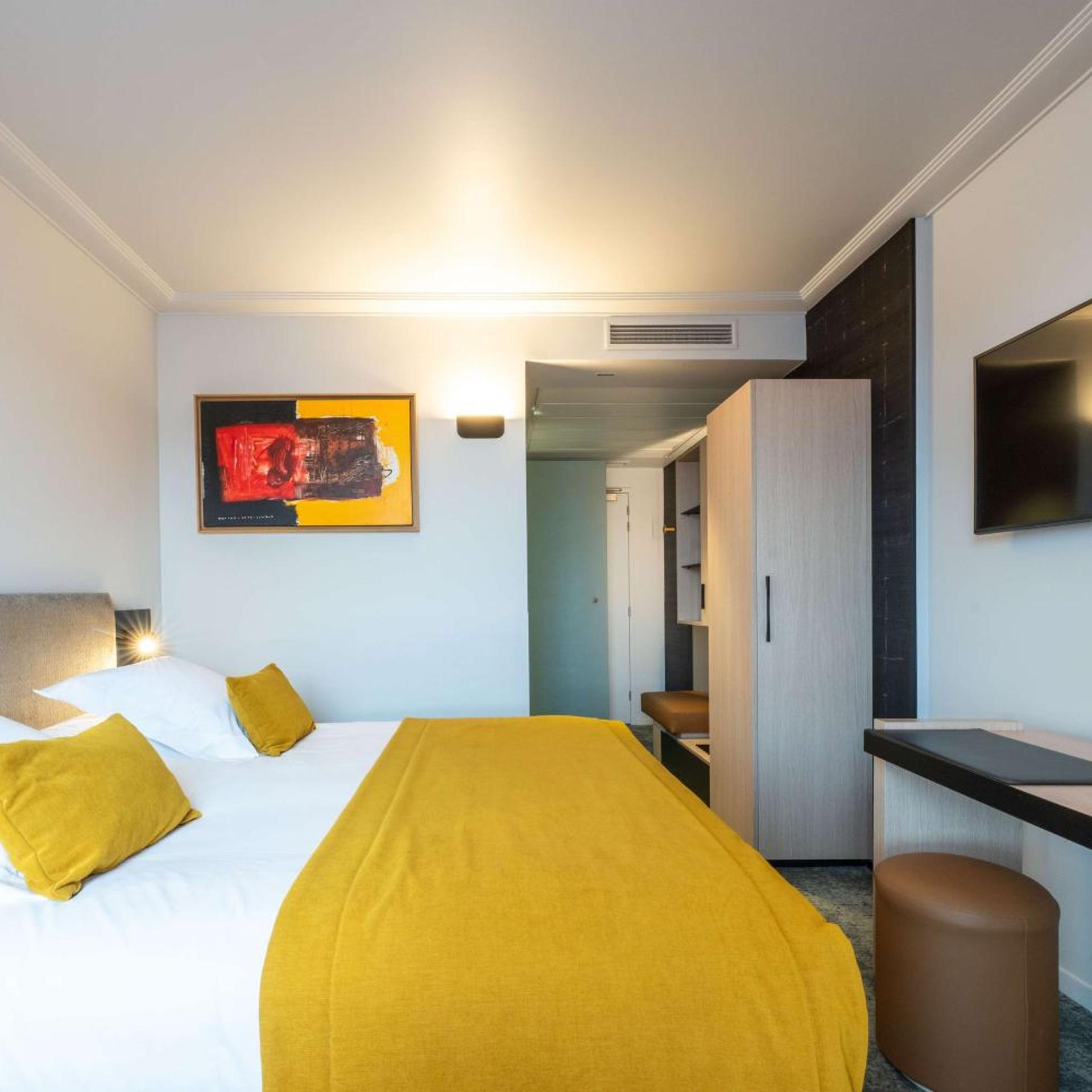 Cozy, Superior, King Bed