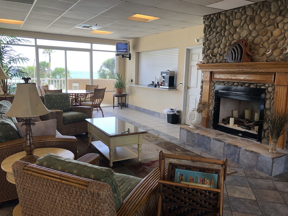 Holiday Terrace Beachfront Hotel, a By The Sea Resort 30/50