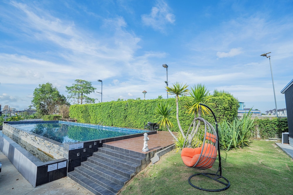 Nutchana Hill Boutique Hotel 26/30